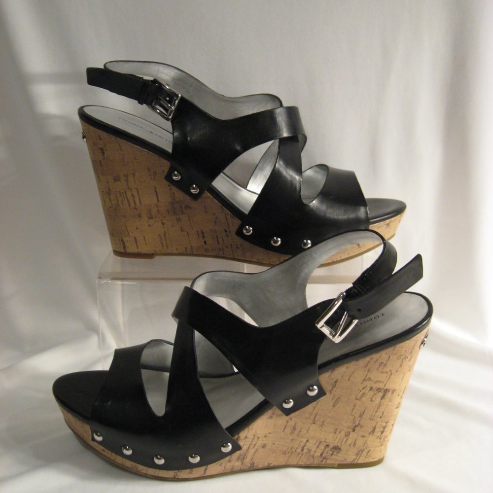 TOMMY HILFIGER SIZ. 8.5 M STRAPPY BLACK CORK WEDGE SANDALS - NICE! - Picture 2 of 7